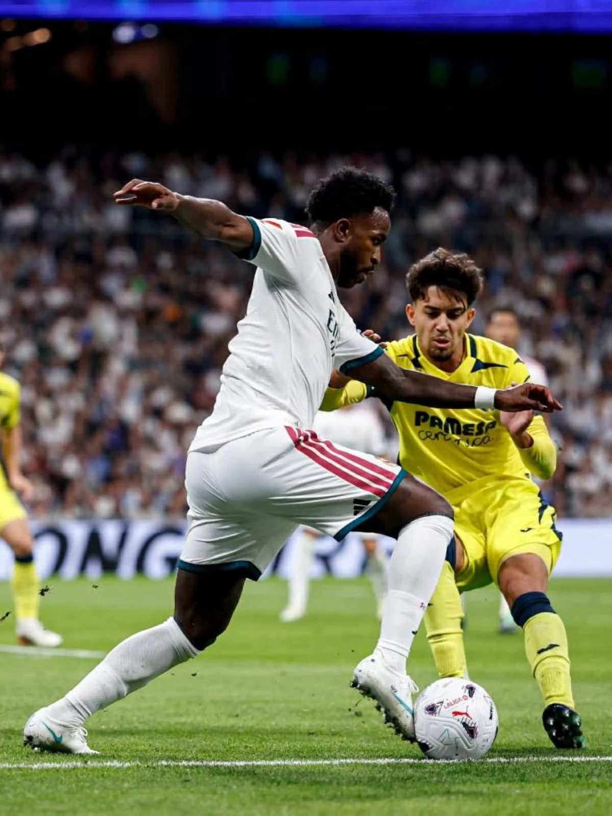 هل يغيب عن الكلاسيكو؟.. تقرير حكم مباراة فياريال يدين فينيسيوس