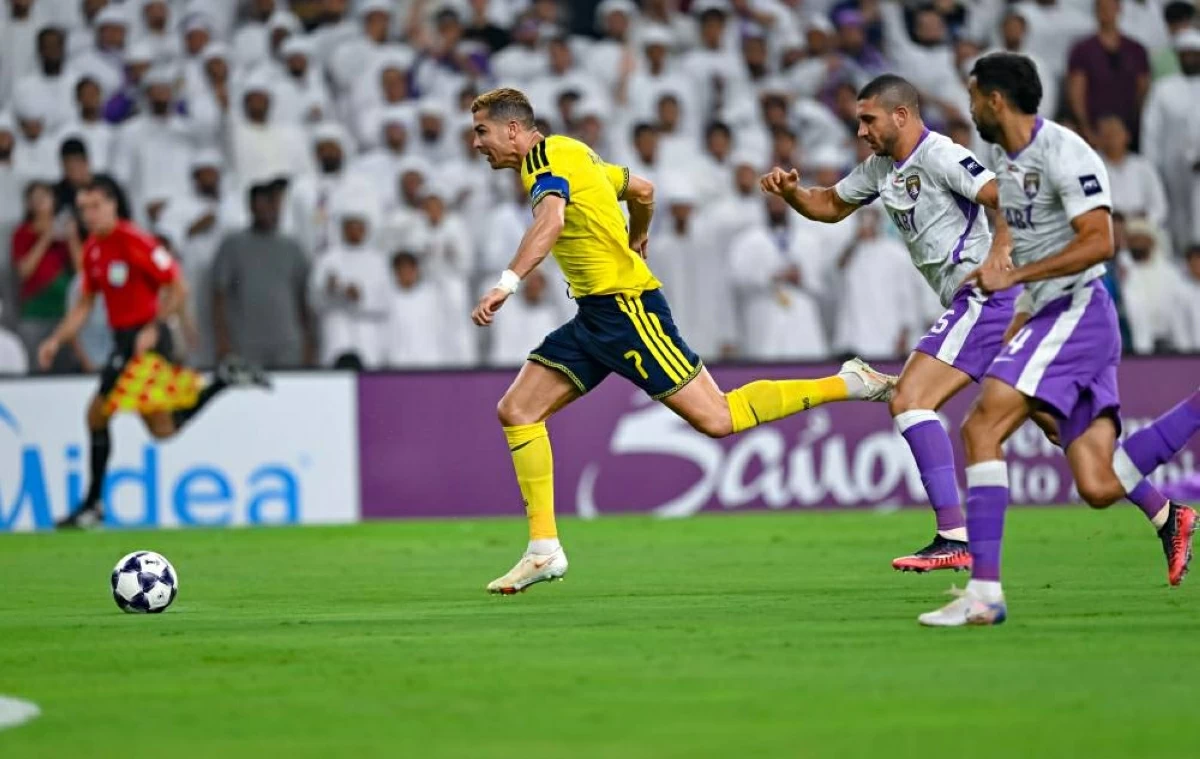 رامي ربيعة مدافع العين يطارد نجم النصر رونالدو