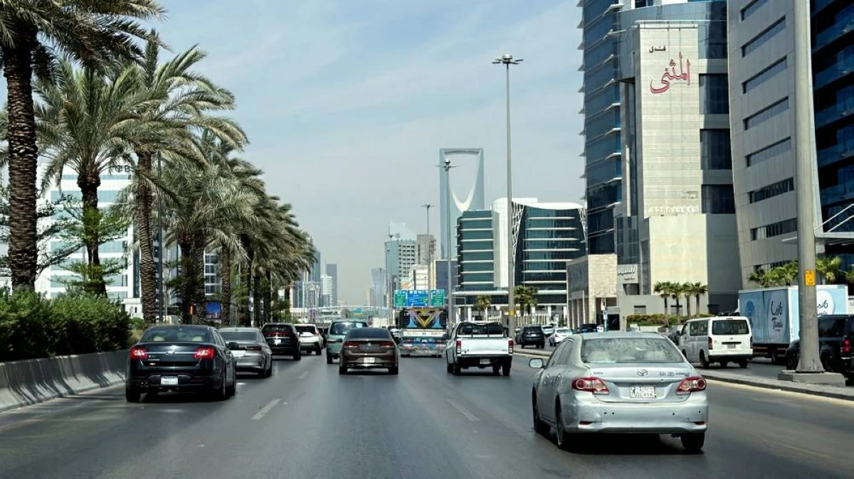 الإمارات تدين الاستهداف الحوثي لمطار الرياض وتتضامن مع السعودية