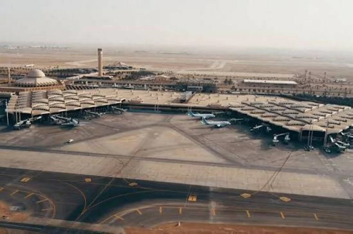 السعودية تمدد تعليق العمليات في مطار الملك خالد