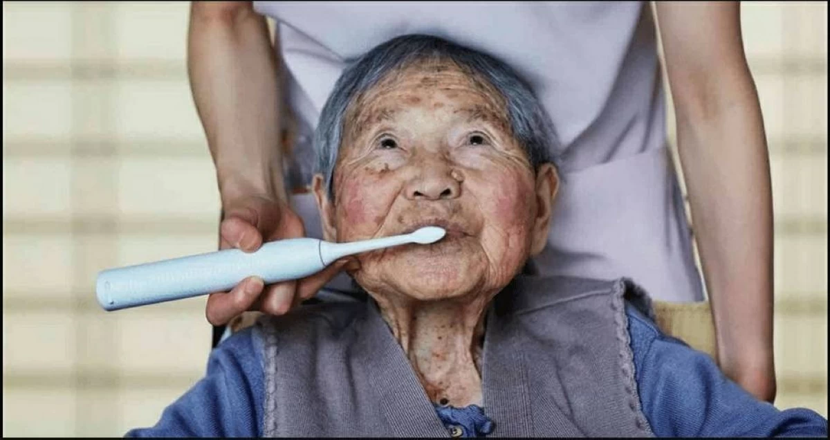 علكة بالفيتامينات لتنظيف أسنان مرضى الخرف