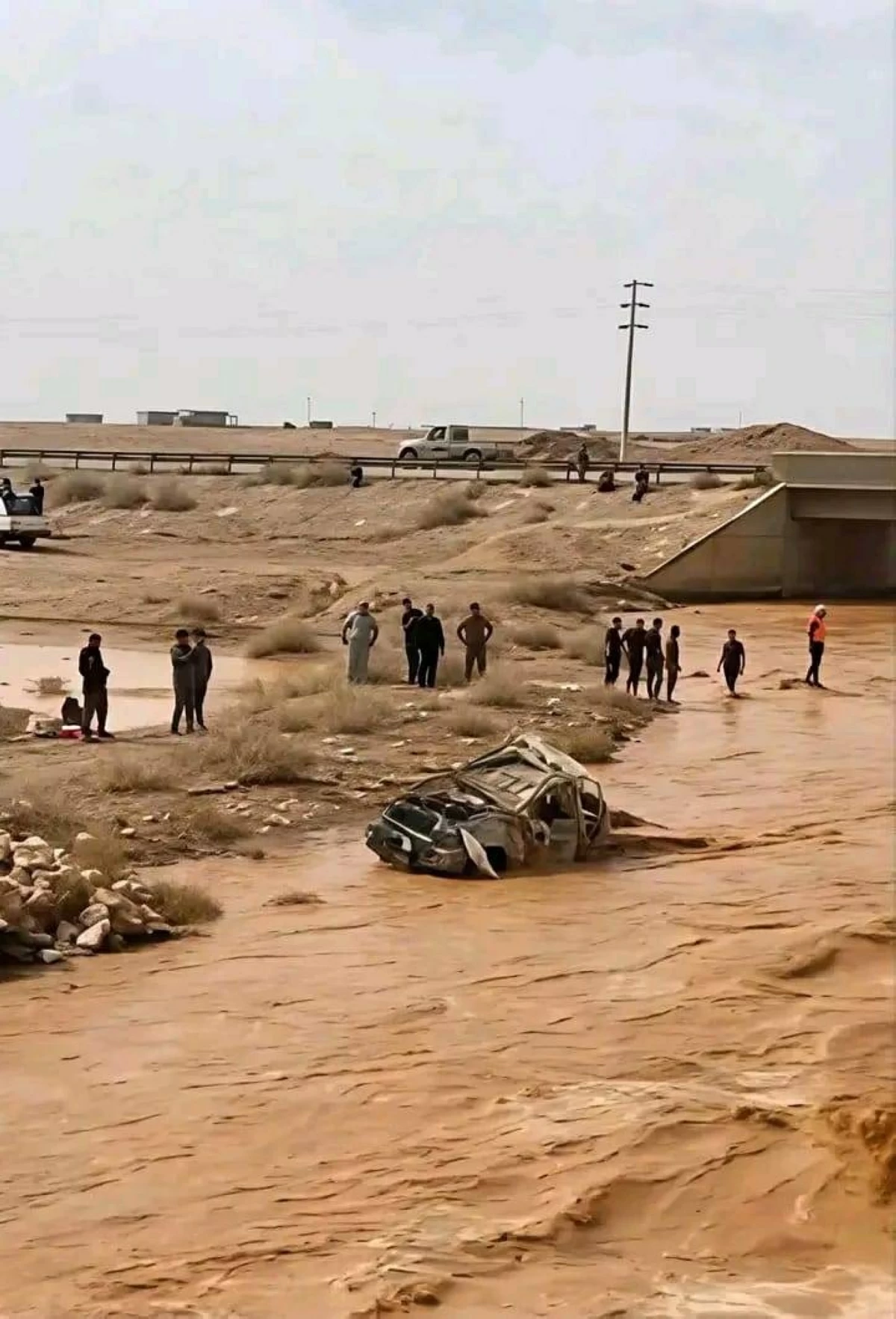 العثور على جثمانه بعد 30 ساعة.. مغامرة وسط السيول تنتهي بمصرع شاب في الأردن