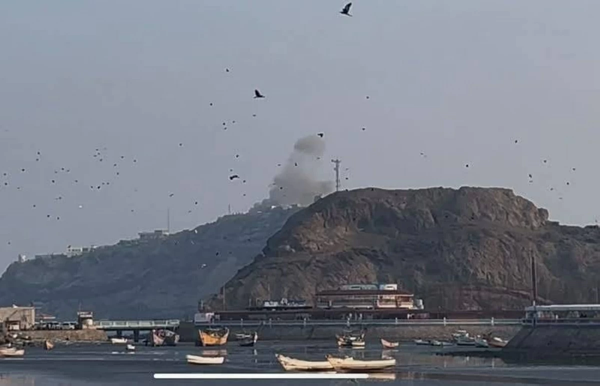 أ.ف.ب: الحوثيون استهدفوا القصر الرئاسي في عدن