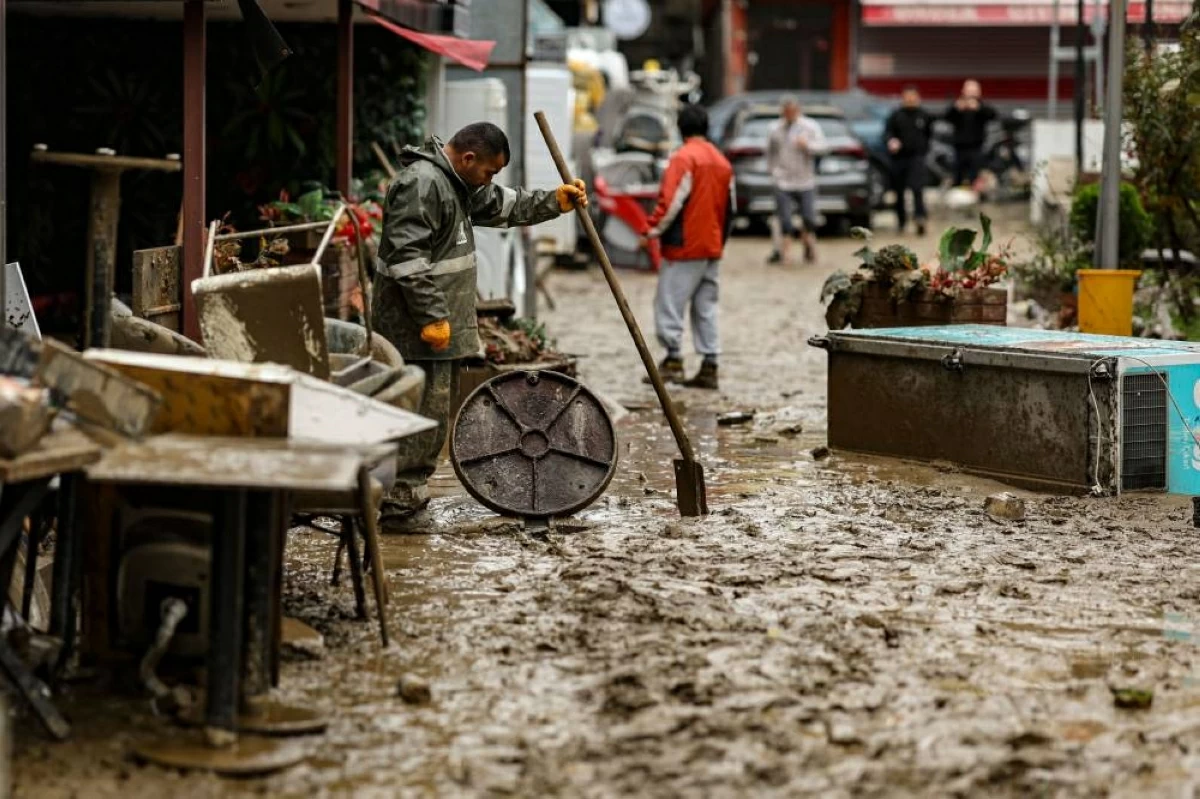 ثلاثة قتلى جراء أشد أمطار في إسطنبول منذ 80 عاماً