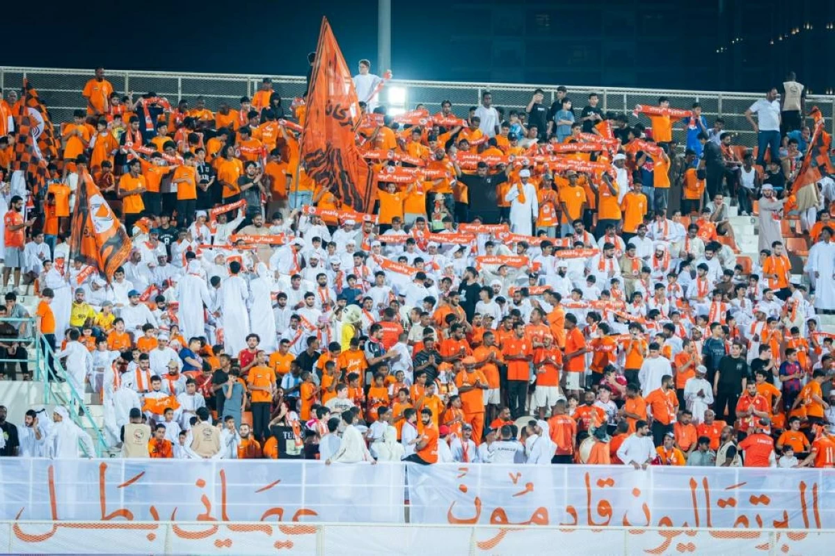 جمهور كبير في مدرجات عجمان