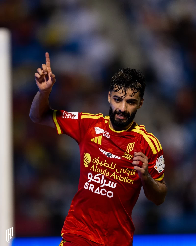 محمد أبوالشامات يحتفل بهدف القادسية