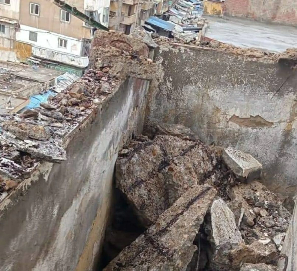 هبوط أرضي وانهيارات جزئية لعقارات بسبب التقلبات الجوية في الإسكندرية