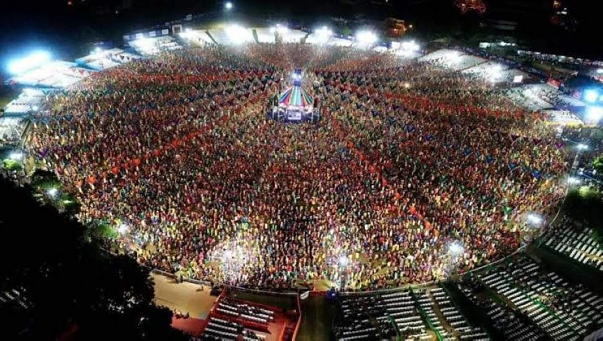 46128 شخصاً يدخلون «غينيس» برقصة تراثية هندية