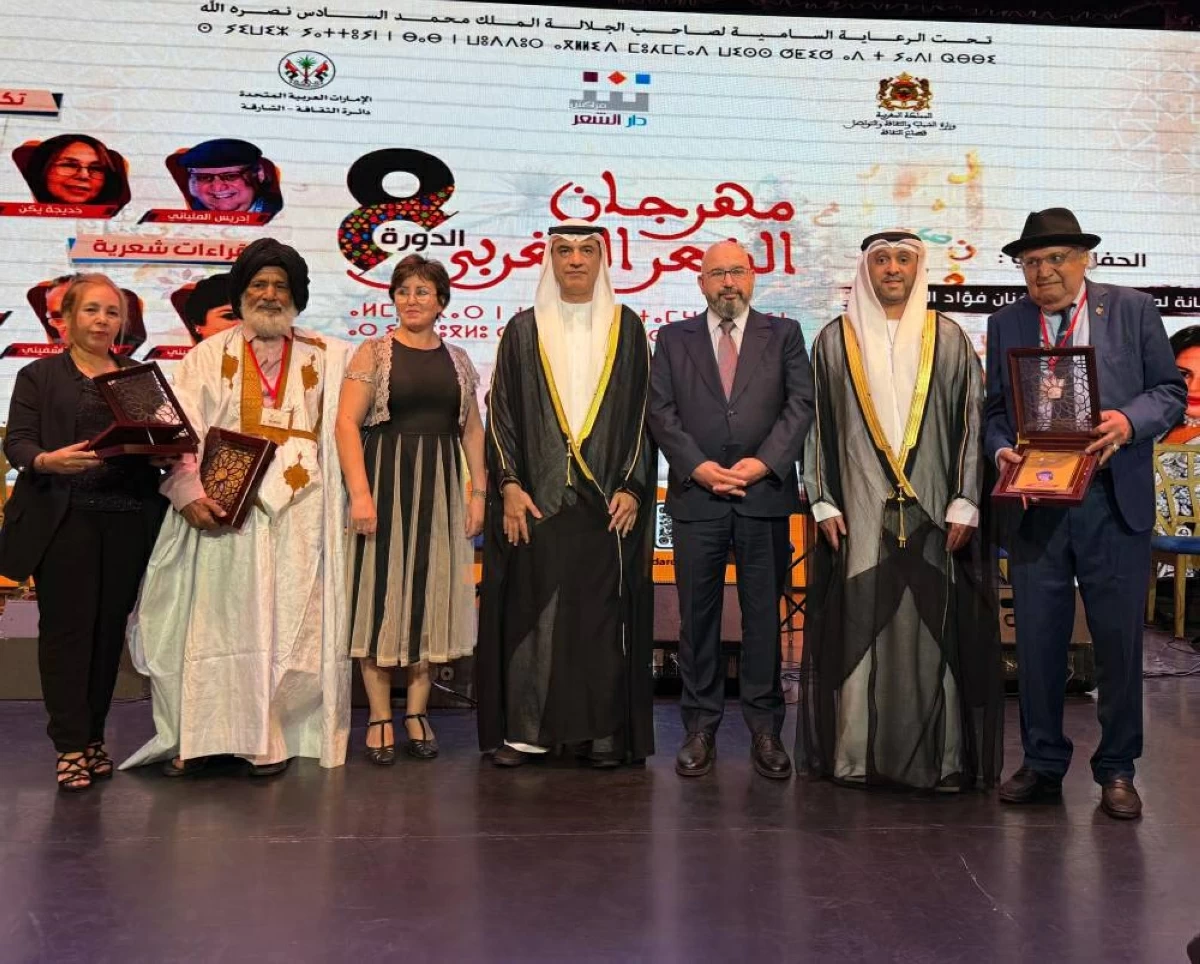 عبد الله العويس يكرم الشعراء الفائزين في المهرجان بحضور محمد القصير