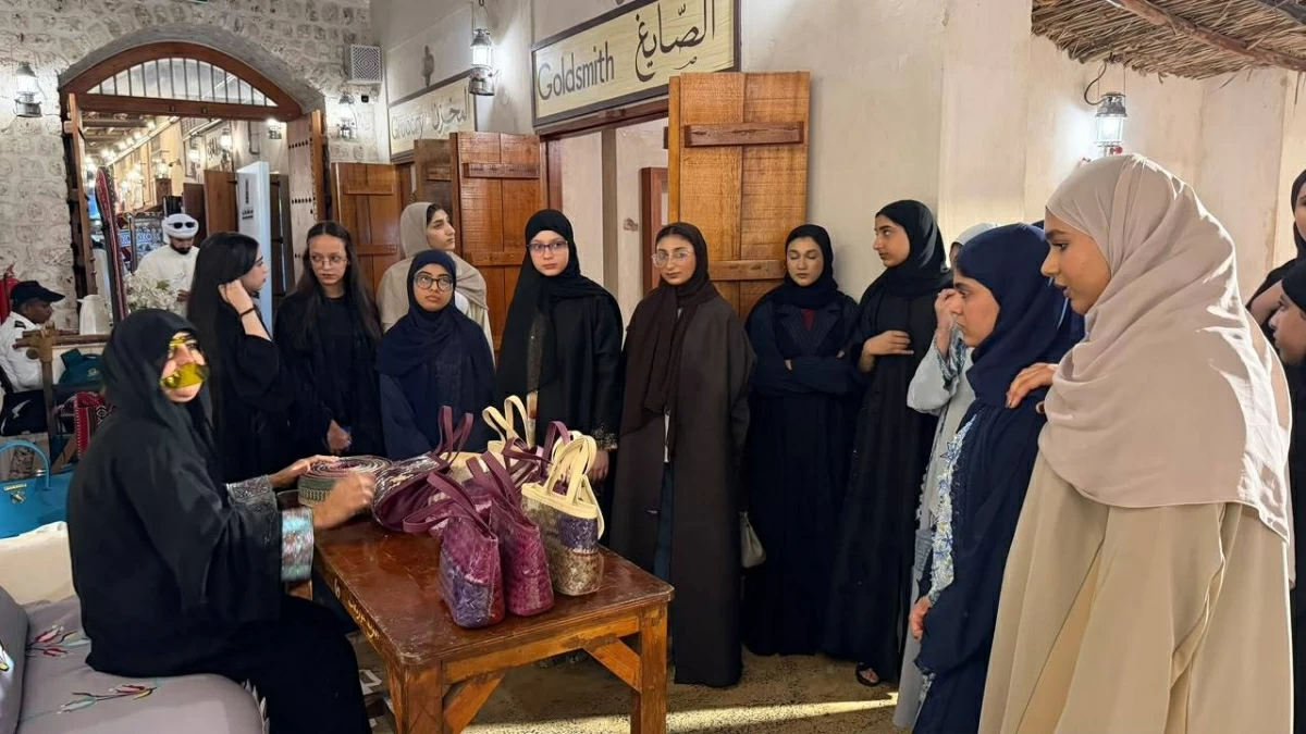 ذاكرة الحرف التقليدية تلهم فتيات خورفكان إبداعات تراثية
