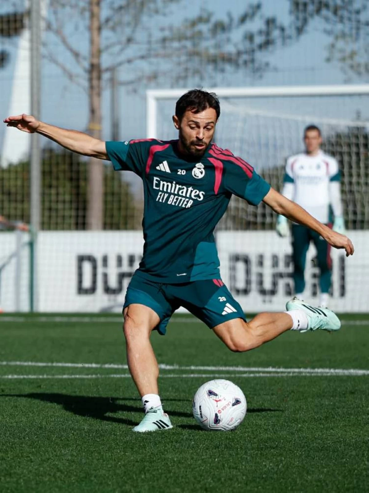 كيفية مشاهدة مباراة ريال مدريد وإشبيلية في الدوري الإسباني.. الموعد والقنوات الناقلة