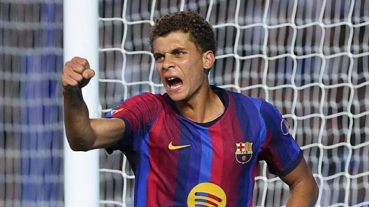 برشلونة وباريس سان جيرمان..هل يظهر حمزة عبد الكريم لأول مرة في دوري الأبطال؟