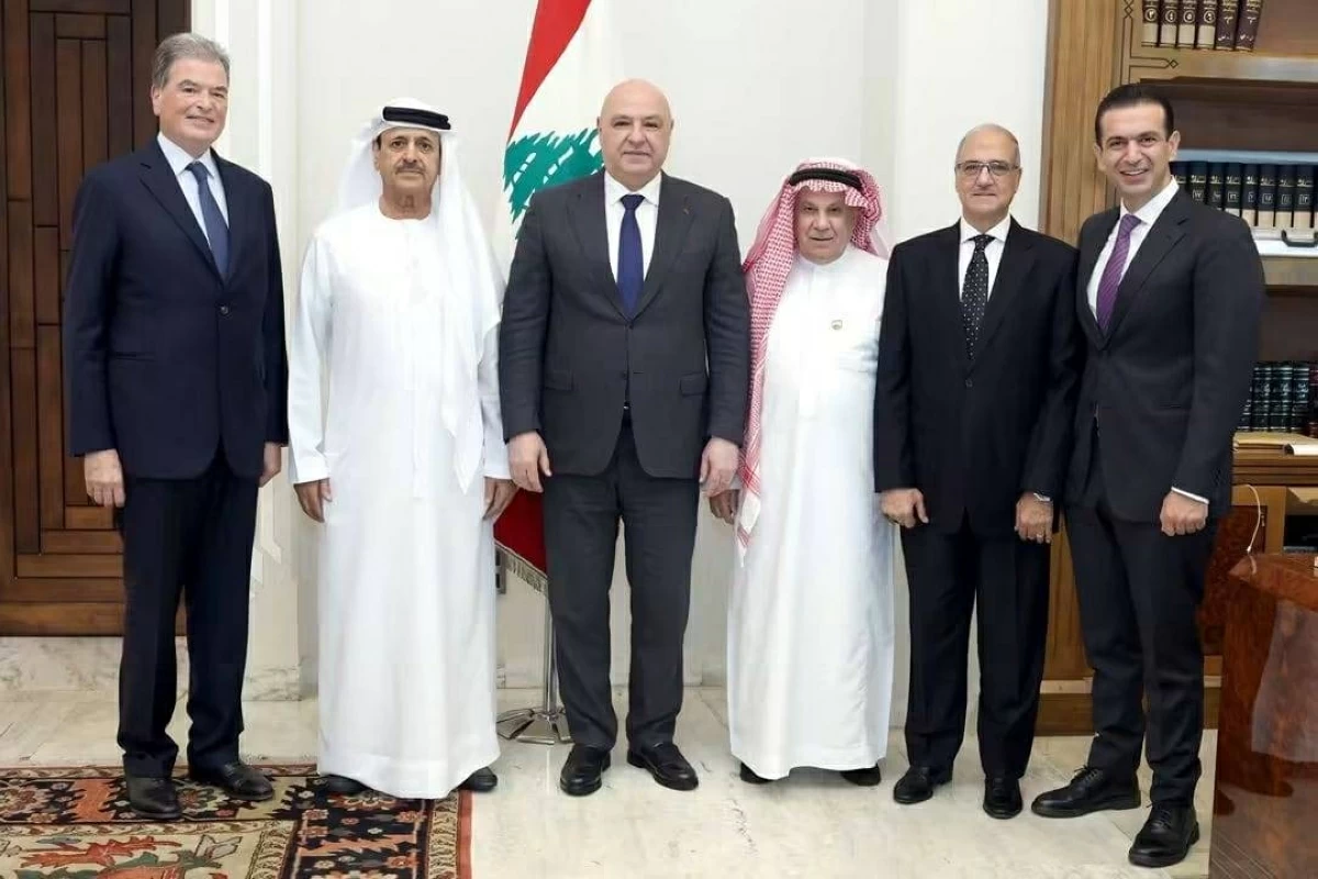 جوزاف عون خلال الاستقبال بحضور إسماعيل القرقاوي ووفد الاتحاد العربي