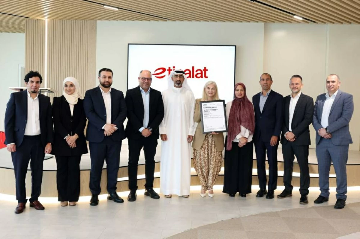 «اتصالات الإمارات» أول مشغل اتصالات في المنطقة يحصل على شهادة آيزو لإدارة الذكاء الاصطناعي