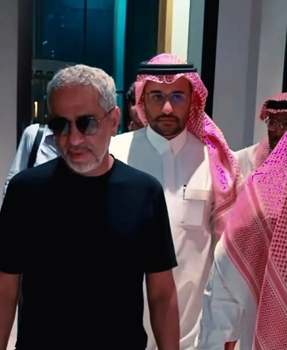 فضل شاكر يصل إلى السعودية بعد غياب 14 عاماً.. تفاصيل حفلات «عودة الغايب» (فيديو)