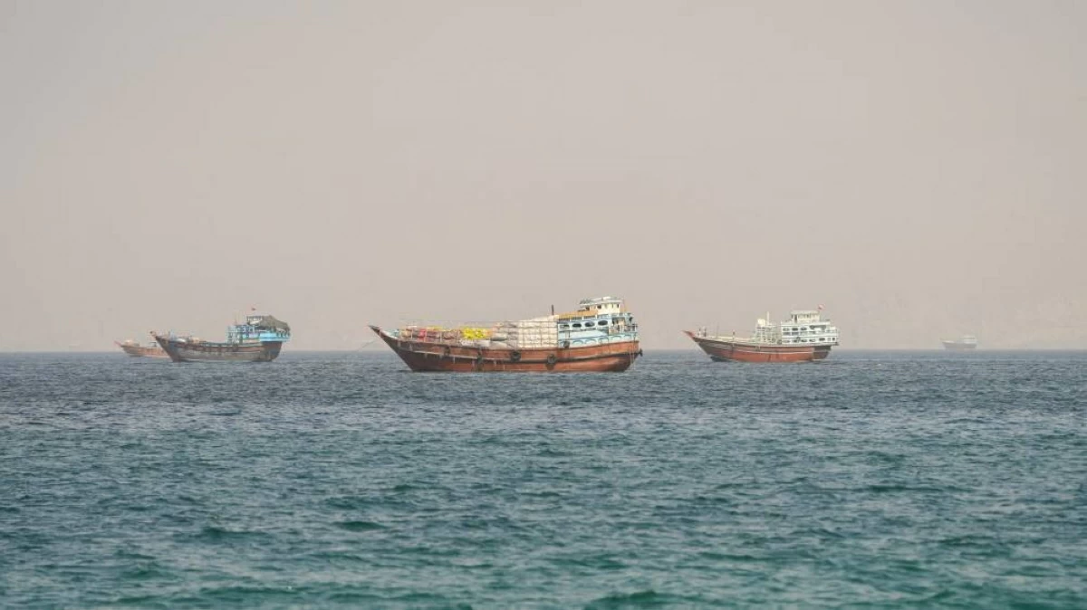 إصابة ناقلة بمقذوف قبالة بخاء العُمانية