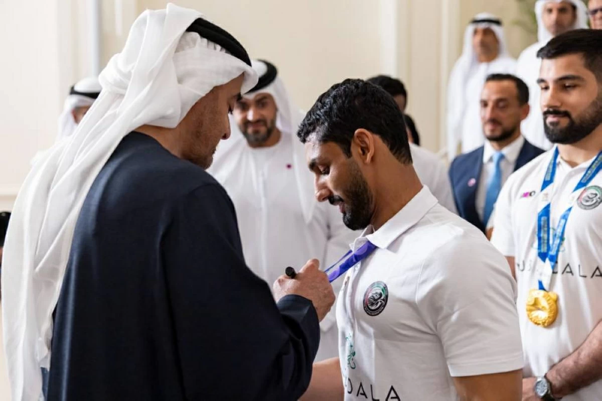 محمد بن زايد: الإمارات تولي القطاع الرياضي اهتماماً كبيراً