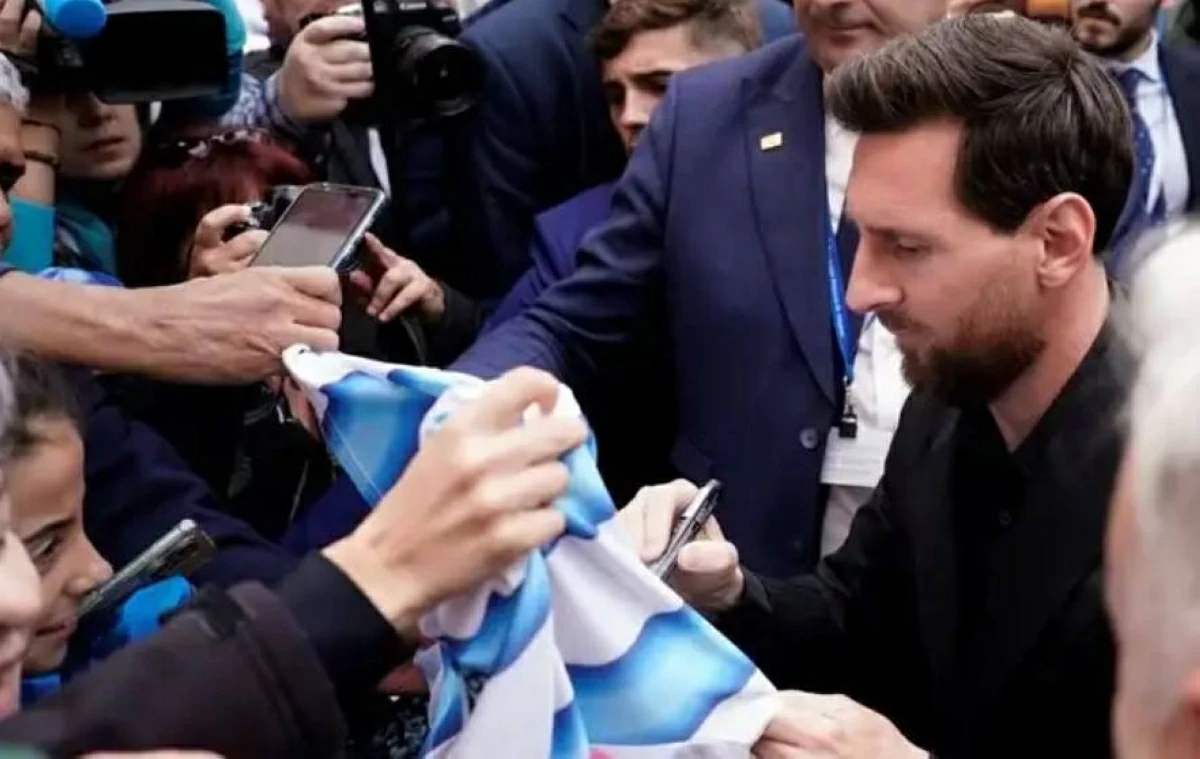 ميسي يلتقي ملك إسبانيا وينتظر تكريماً تاريخياً (فيديو)