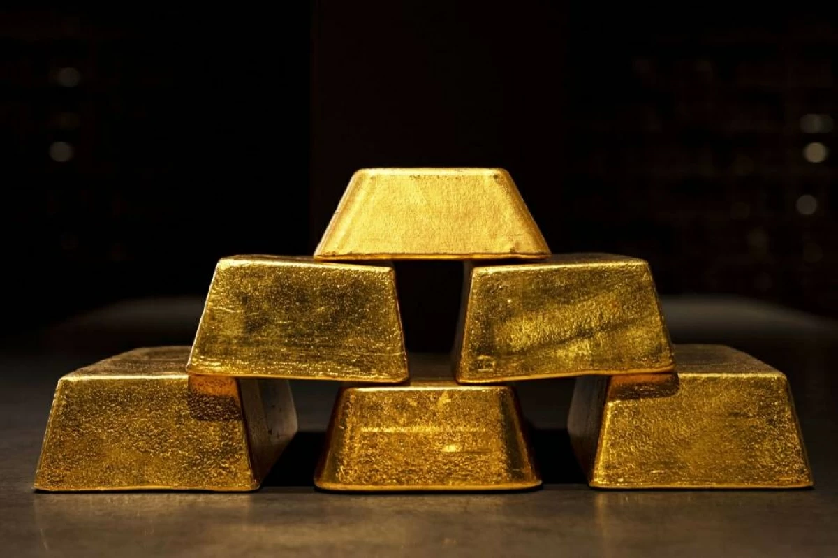 الذهب قرب 4000 دولار للأونصة.. والفضة دون 55 دولاراً