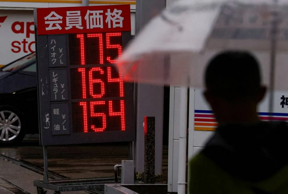 FILE PHOTO: Signboards display fuel prices outside gas stations in Tokyo, Japan, September 16, 2026. REUTERS/Manami Yamada/File Photo