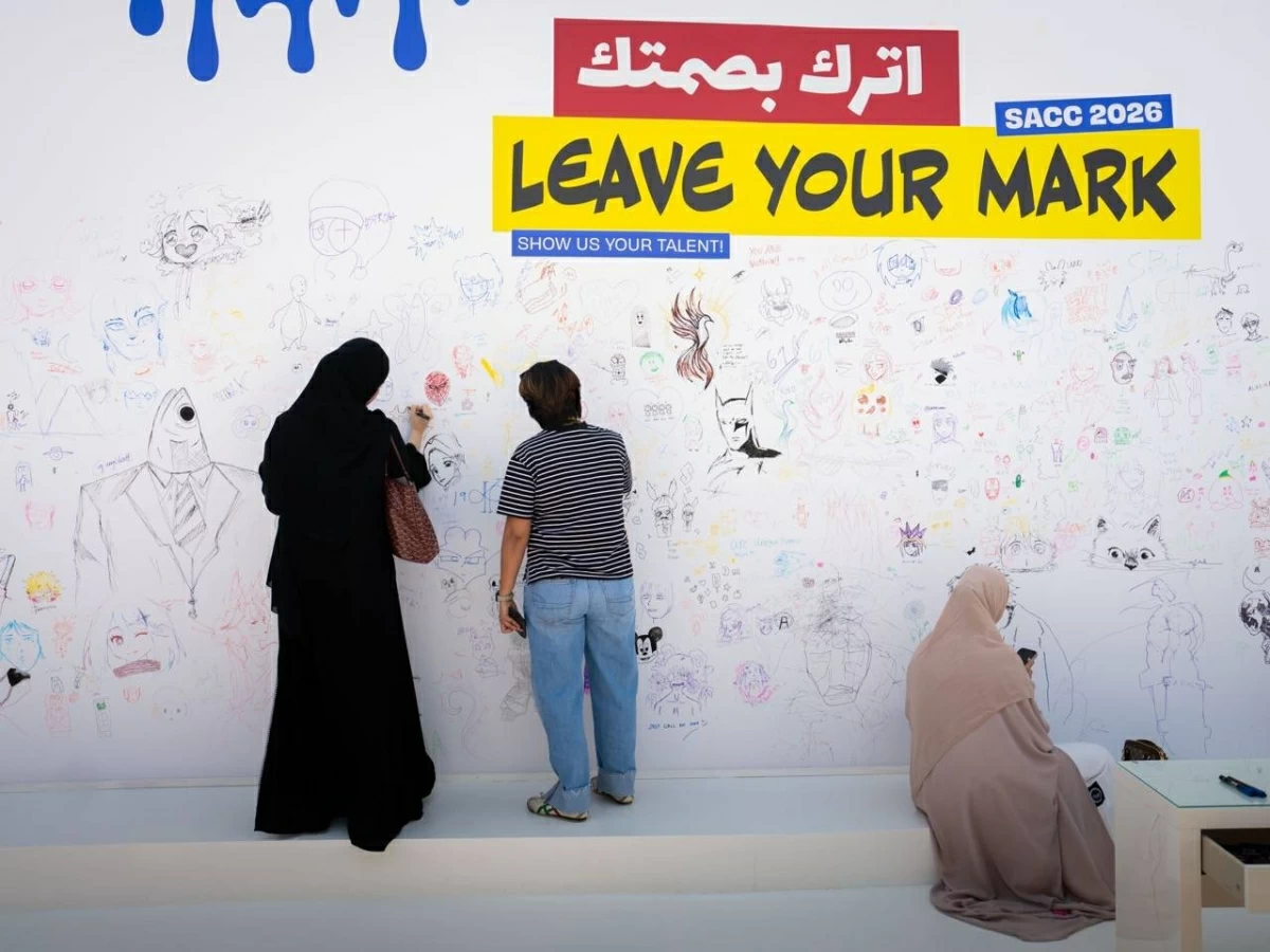 «اترك بصمتك».. جدار يتغير مع كل زائر في «الشارقة للرسوم المتحركة»