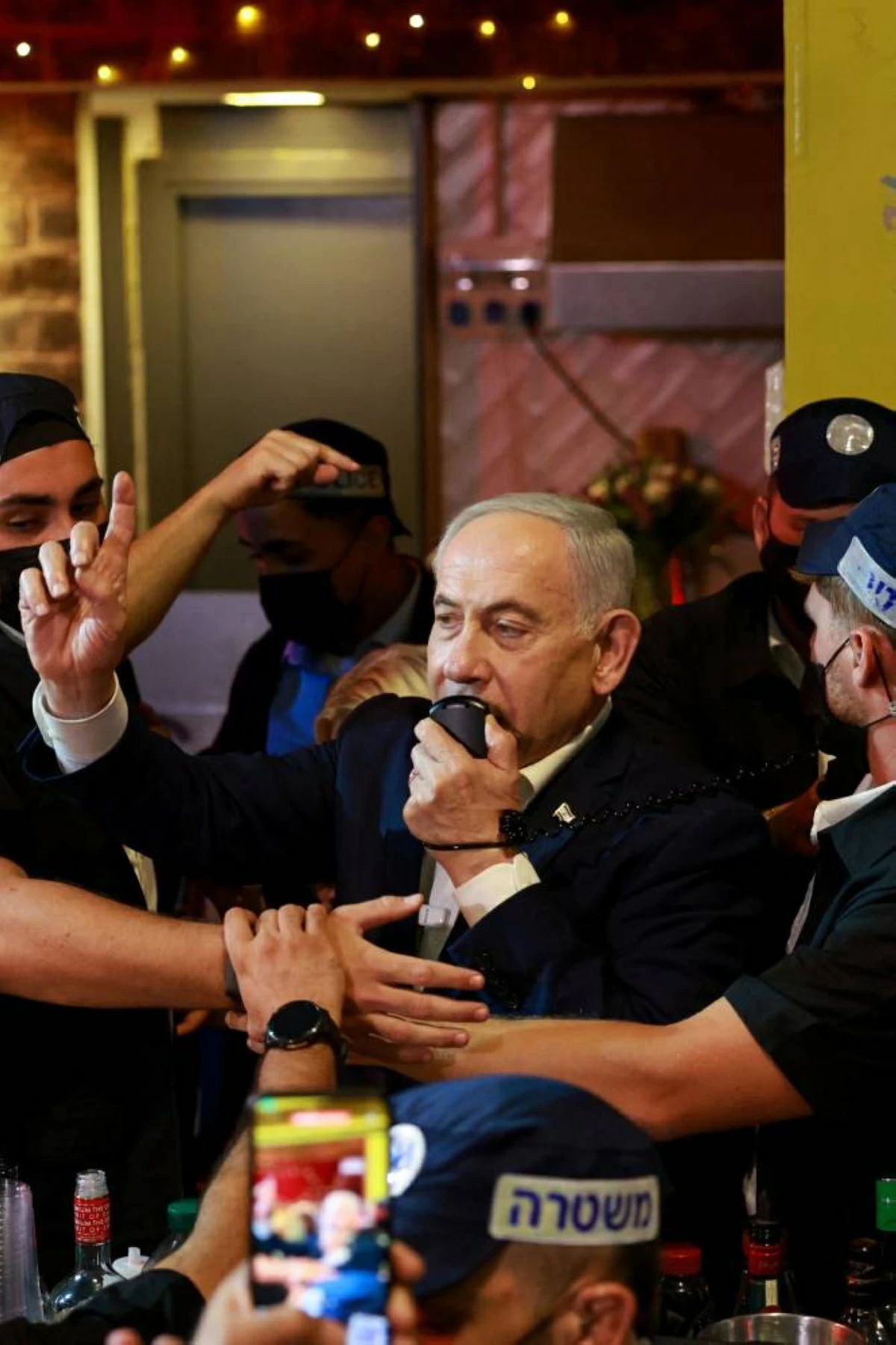 Israeli Prime Minister Benjamin Netanyahu, leader of the Likud party, speaks as he tours Mahane Yehuda market, ahead of Israel's national election, in Jerusalem, October 23, 2026. REUTERS/Ronen Zvulun