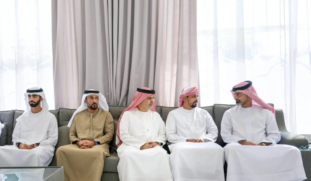 عمار بن حميد يقدم واجب العزاء في وفاة فاطمة سعد المهري