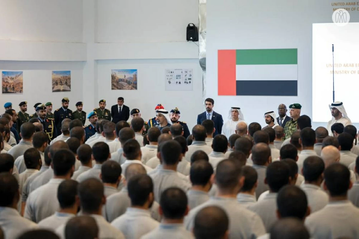 خالد بن محمد يلتقي عدداً من الطلبة العسكريين الإماراتيين في اليونان
