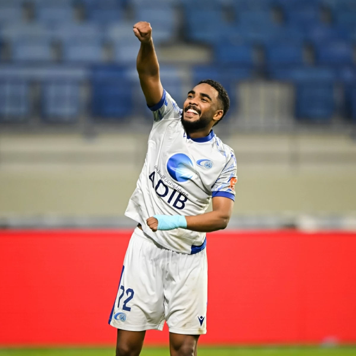 محمد عوض الله يحتفل بهدف تأهل بني ياس