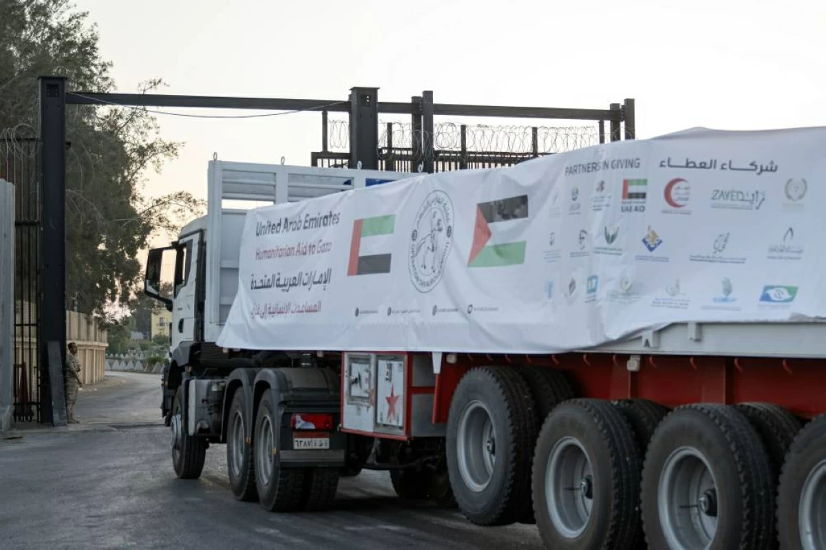 دخول قافلتين إماراتيتين إلى غزة تحملان 260 طن مساعدات