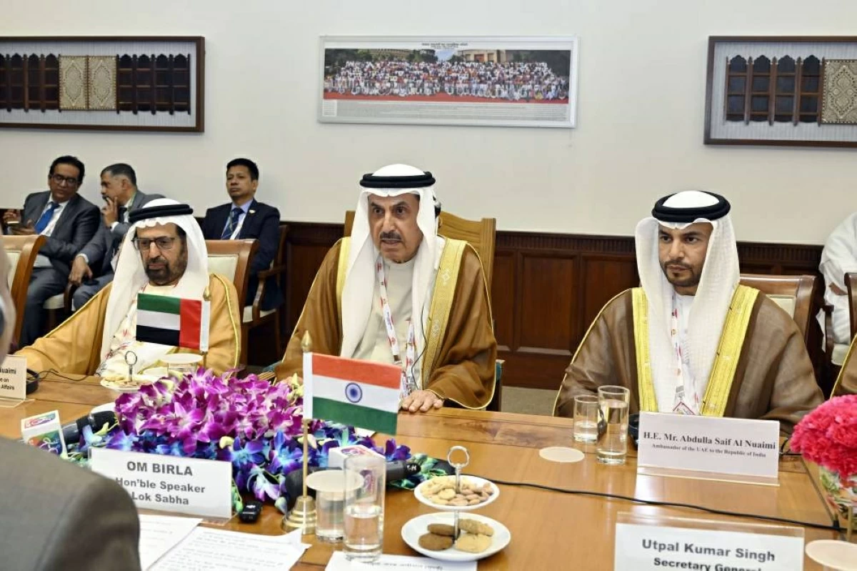صقر غباش يبحث مع رئيس مجلس الشعب الهندي التعاون البرلماني