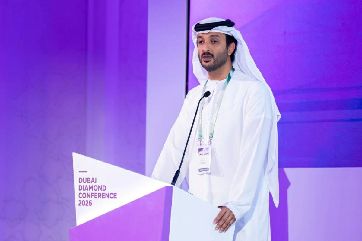 بن طوق خلال إلقاء كلمته في المؤتمر