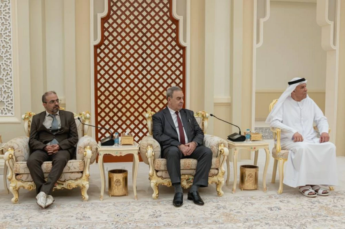 حاكم الشارقة يجدد الثقة في مجلس أمناء الهيئة العربية للمسرح
