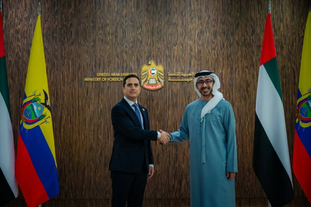 عبدالله بن زايد ووزير خارجية الإكوادور يبحثان التعاون والقضايا الإقليمية والدولية