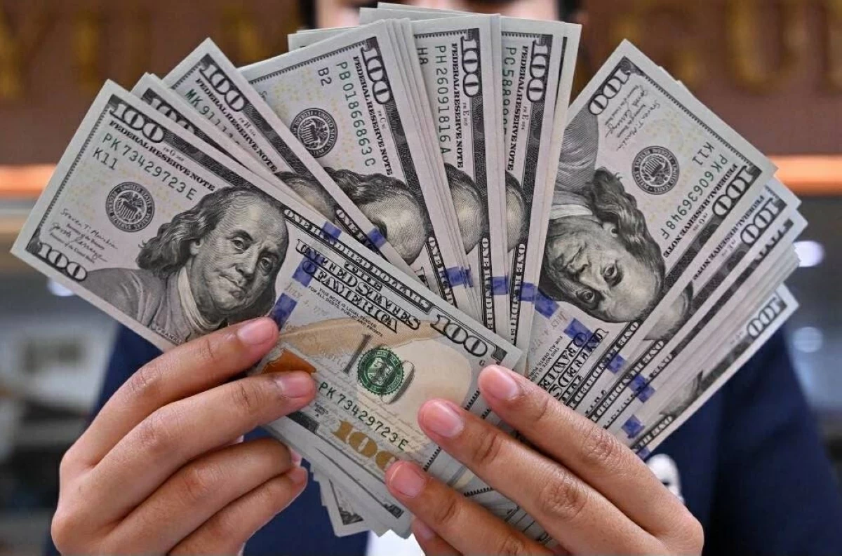 رفع سعر الفائدة في مصر يدفع باستقرار الدولار مقابل الجنيه
