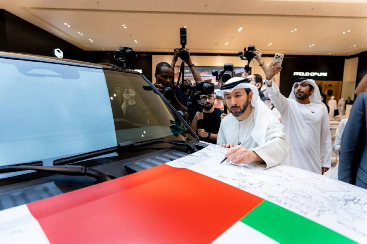 حسن النويس خلال تسليم السيارات