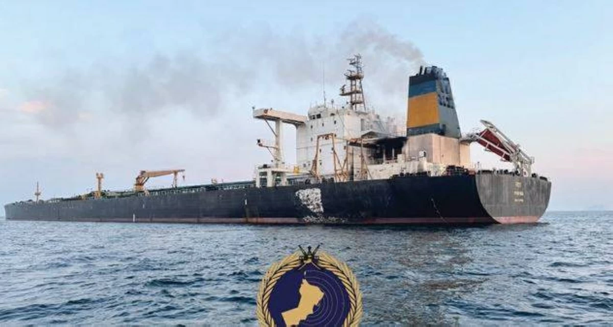 البحرية العُمانية تُجلي 25 من طاقم سفينة تعرضت لهجوم قبالة مسندم