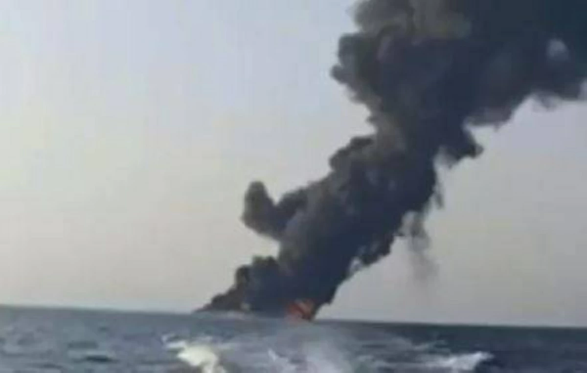 رويترز: هجوم بلغمين لاصقين على سفينة في «هرمز»