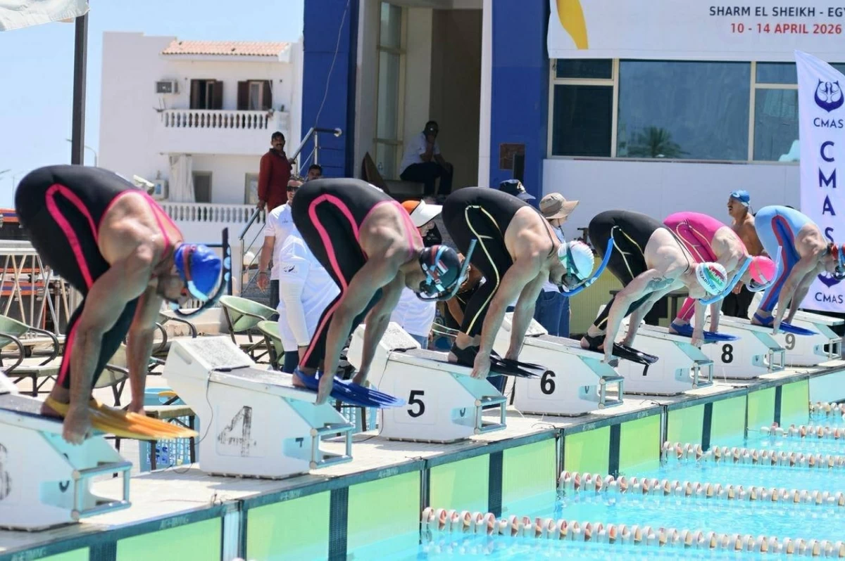 مصر تفوز ببطولة العالم للجامعات في سباحة الزعانف