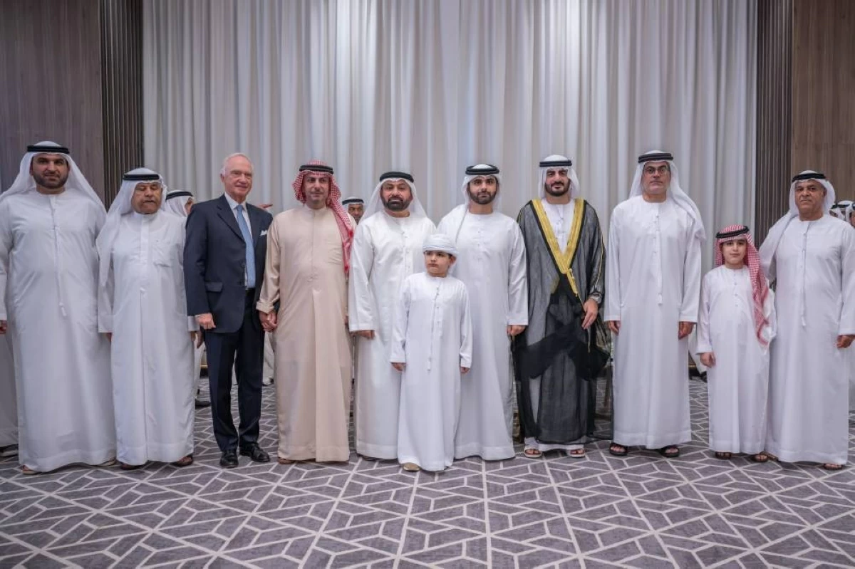 منصور بن محمد يحضر أفراح العطار والملا