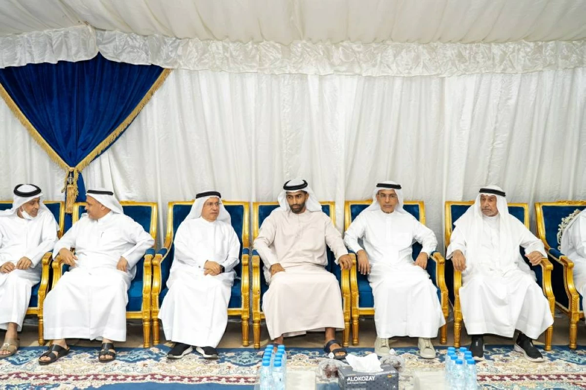 خالد بن سعود يحضر أفراح الشحّي في رأس الخيمة