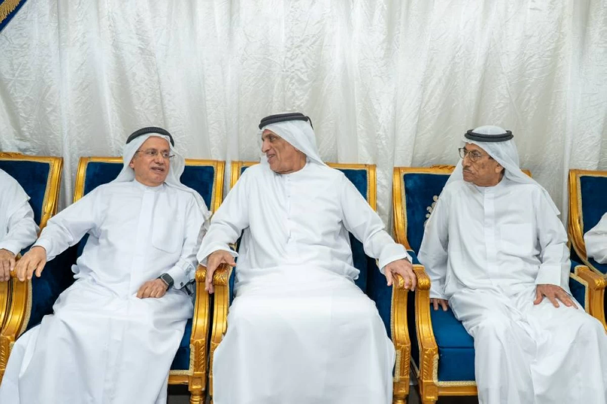 سعود بن صقر يعزّي في وفاة والدة محمد الشامسي