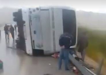 فيديو | مصرع 13 شخصاً وإصابة 37 بحادث سير مروع في المغرب