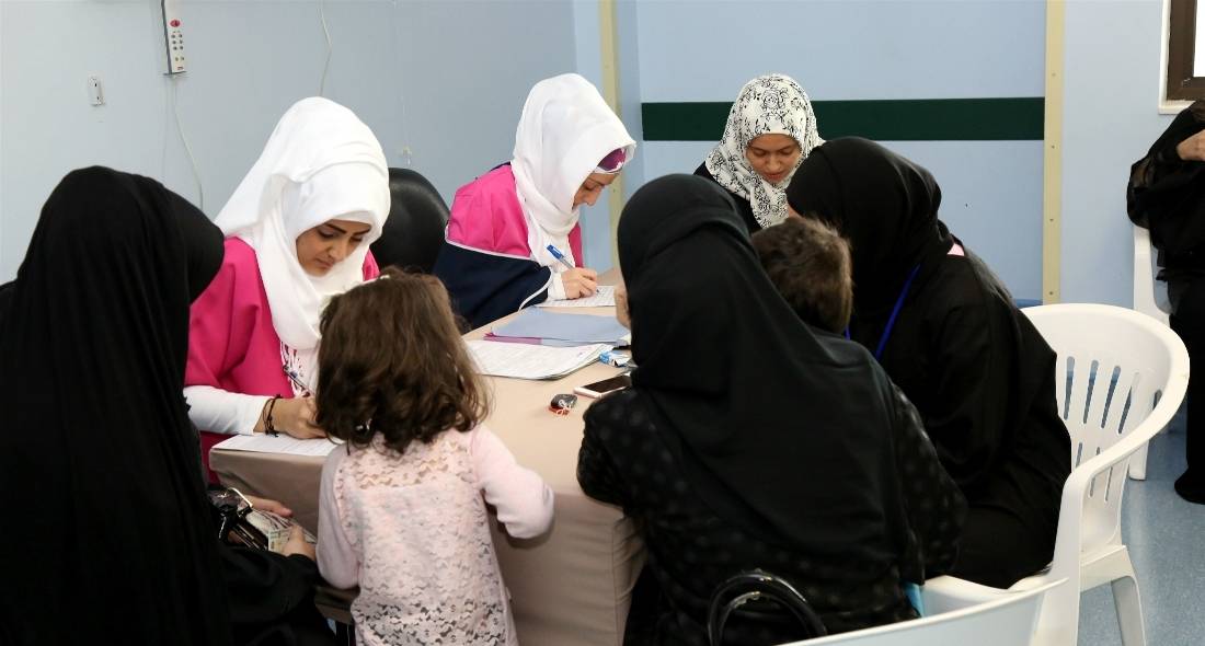 8775 فحصاً مبكراً لسرطان الثدي في مسيرة القافلة الوردية