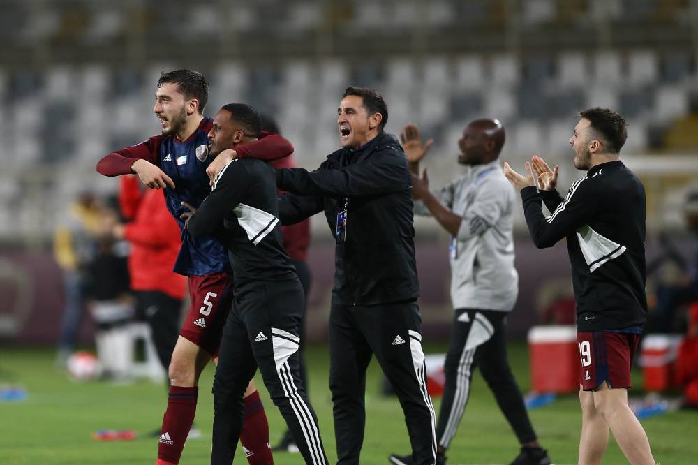 مدرب الوحدة يشبه العين بريال مدريد وبرشلونة