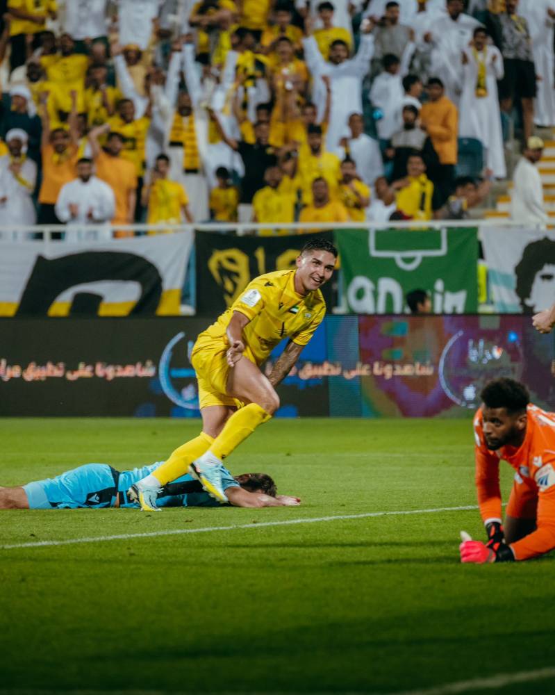 الوصل.. «إمبراطور» في الدوري والكأس