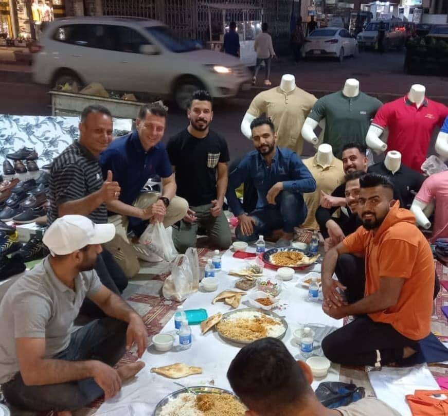 كاساس يشارك الصائمين فطورهم في بغداد كاساس يشارك الصائمين فطورهم في بغداد