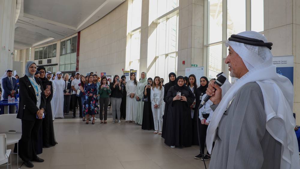 جامعة دبي تنظم معرض «فرصة» للوظائف 2023