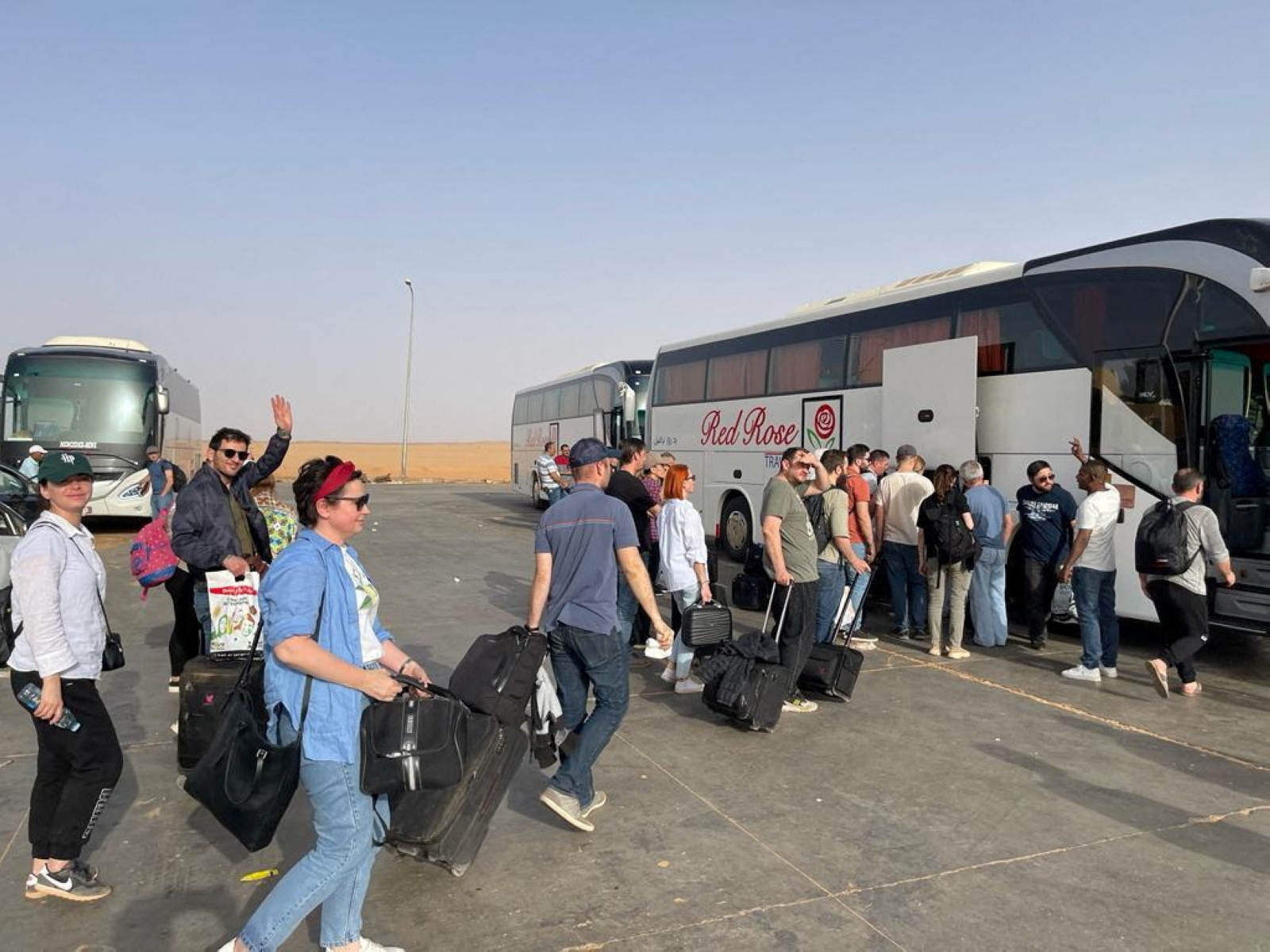 Image:الإمارات تجلي مواطنيها ورعايا 19 دولة من السودان