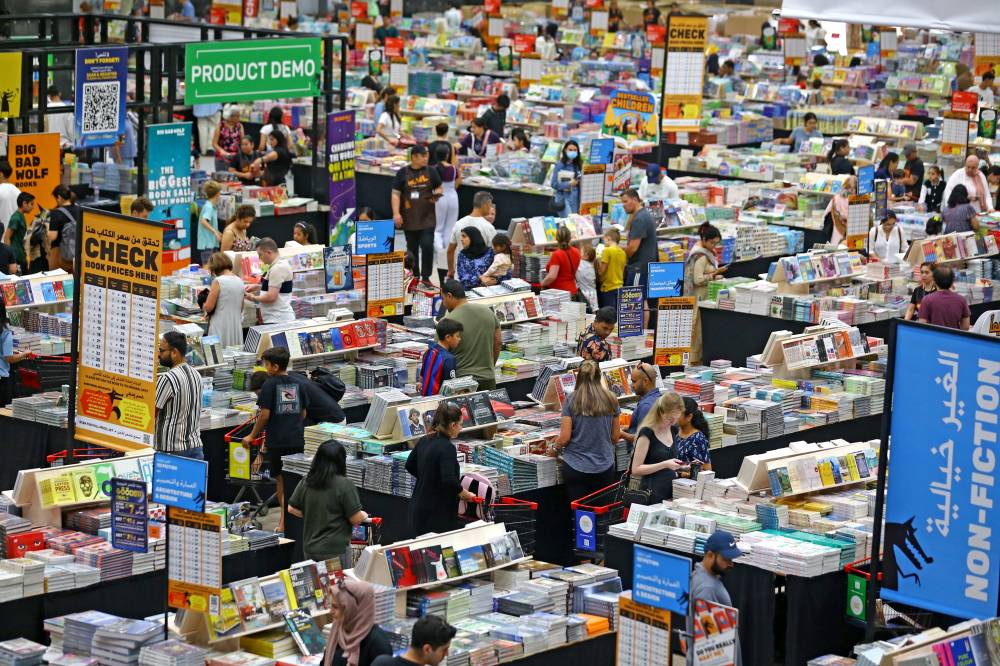 Image:«بيغ باد وولف»..الكتاب في أيدي الجميع